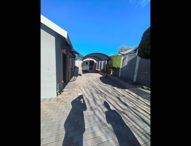 3 BEDROOM HOUSE FOR SALE IN OLIEVENHOUTBOSCH